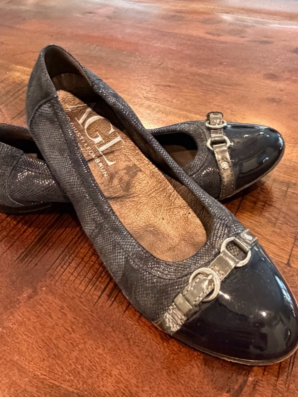 AGL Navy and Silver Patent-Toe Ballet Flats Women's 7.5. (37 1/2)